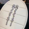Brincos de borla em formato de flor com zircônia super brilhante, estilo europeu e americano de luxo, brincos de banquete do palácio, brincos de luxo leve de alta qualidade para mulheres