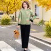 La nueva colección de otoño de mamá: un conjunto de terciopelo bordado estilo chino, con top y pantalón de jacquard de doble cara, diseñado para mujeres de mediana edad y mayores