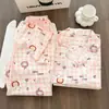 Pijamas de mujer al por mayor para primavera y otoño, con lindos diseños de dibujos animados, diseños a cuadros, motivos de nubes y mangas largas, adecuados tanto para usar en interiores como en exteriores