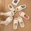 Chinelos de pelúcia com sola grossa, estilo fada doce, chinelos peludos femininos de sola macia para interior, adequados para uso externo e em casa, chinelos de algodão estilo ins