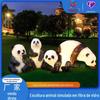 Luminária de jardim externa à prova d'água com escultura de panda em fibra de vidro, alimentada por energia solar, para paisagismo animal. Luz noturna em formato de panda.