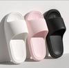 2024 nuevas pantuflas para amantes del pan material eva engrosado baño baño sensación de excremento sandalias de verano al por mayor