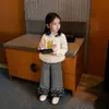Nuevo Conjunto de Otoño 2026 para Niñas: Camiseta con Adorno de Encaje, Estilo Coreano para Niños Pequeños, Top de Malla con Dibujos Animados de Manga Larga Ajustado