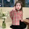 Camisa Feminina Rosa Xadrez Estilo Coreano Manga Longa 2025 Outono Nova Blusa Solta Estilosa para Crianças Estilo Doce para Meninas