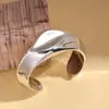 Pulseira Aberta Geométrica Irregular Torcida Brilhante Transfronteiriça Europeia e Americana, Única e Versátil, Moda de Nicho, Joia de Luxo