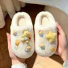 Pantuflas de algodón para niños, para niñas y niños, nuevo estilo otoño/invierno 2026, para interior, lindas y adecuadas para usar en familia, pantuflas de felpa para bebés