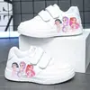 Zapatos para niñas, nuevo modelo otoño 2026, zapatillas deportivas blancas de velcro para niños, zapatos casuales de suela gruesa de dibujos animados para niños mayores
