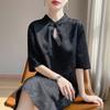 Novo Vestido Feminino Estilo Chinês de Cetim Liso com Gola, Manga Curta Jacquard Solto Midi para Primavera e Verão 2025