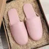 Zapatillas de Piel de Oveja de Alta Calidad Cuatro Estaciones Primavera y Otoño Hogar Amantes Piso Día Zapatillas Alojamiento Turístico Hotel Hotel Zapatillas de Cuero de Gama Alta