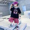 Conjunto de Verano para Niños con Estampado de Cielo Estrellado y Salpicaduras de Tinta Estilo Graffiti, Manga Corta, Nuevo Estilo 2026 para Niños Mayores, Ropa Deportiva Holgada Fresca