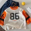 Camiseta de Manga Larga para Niños T2026 Nueva Llegada Otoño, Unisex, Bloques de Color, Estilo Coreano, Cuello Redondo, Moda Casual Urbana, Corte Holgado para Niños Pequeños