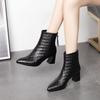Botas de mujer otoño/invierno 2023, nuevas botas de estilo europeo y americano con tacón de herradura puntiagudo, tacón grueso, cremallera, rómbicas, cortas, con forro polar.