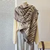 Bufanda Estilo Japonés y Coreano Imitación Cachemir Patrón Cebra Chal de Moda Bufanda Triangular Suave Agradable a la Piel Larga Cálida Bufanda de Invierno