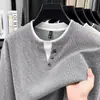 Suéter de Tricô Masculino Estilo Old Money Falso Duas Peças, Novo Modelo Outono 2026, Gola Henley, Cor Sólida, Blusa de Base Casual de Manga Longa para Homens