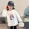 Camiseta básica para meninas, estilo primavera e outono, blusa infantil 100% algodão, nova camiseta de manga comprida 2026, roupa de outono para meninas com gola redonda
