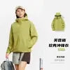 Jaqueta softshell externa de alta qualidade e acessível para homens e mulheres, à prova de vento, impermeável, leve, com capuz, adequada para caminhadas e montanhismo, e ideal para usar no outono.