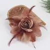 2025 Seis Hojas Cabeza de Flor Grande Sombrero de Flor Ropa de Flor Amazon Moda Europea y Americana Tela Brillante Pluma Flor Artificial 910