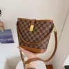 Bolsa Saco de Luxo Leve 2025 Nova Moda Bolsa de Ombro Portátil Textura de Alta Qualidade Grande Capacidade Bolsa Transversal Pequena Bolsa Feminina
