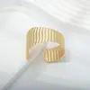 Pulsera Amplia Abierta Brillante de Estilo Popular Europeo y Americano con Rayas Metálicas Irregulares, Pulsera Vintage Exagerada Chapada en Oro