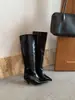 Otoño 2026 Nuevo Estilo Europeo y Americano Elegantes Botas Altas de Punta Fina para el Trabajo Botas de Tacón Bajo de Pierna Ancha