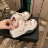 2026 Zapatos Nuevos para Niñas Otoño Superficie de Cuero Zapatos Deportivos Niños Medianos y Grandes Bebé Súper Populares Casual Zapatos Forrest Gump Suela Suave