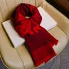 Bufanda Grande Roja China Roja con la Palabra "Piel" para Hombres y Mujeres, Calentador de Cuello Invierno 2026, Regalo para Personas de Mediana Edad y Mayores, Regalo para el Año de Nacimiento