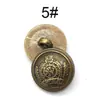 Suministrados directamente por el fabricante, los botones de plástico son versátiles para abrigos de hombre y mujer, suéteres, jeans y ropa de trabajo, con botones de pie.