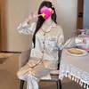 Pijama de Seda Simples com Bolinhas para Primavera e Outono para Mulheres Novo Conjunto de Duas Peças com Manga Longa e Calça Longa para Casa Venda por Atacado