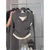 Camiseta Patchwork Color Block Falsa Duas Peças de Manga Longa para Mulheres, Primavera 2025, com Design Plissado na Cintura para Efeito Emagrecedor, Top Base