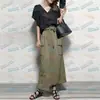 Conjunto de Dos Piezas, Top de Manga Corta con Cuello en V; Falda con Cintura Elástica, Bolsillos Laterales, Costura Central y Dobladillo con Abertura