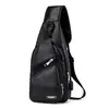 Bolso cruzado para hombre USB color sólido PU bandolera para hombre verano nuevo al por mayor comercio exterior transfronterizo bolsa de moda hombro para hombre casual