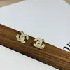 Pendientes de botón estilo Retro Chanel con doble C para mujer, pendientes de lujo ligero con circonitas incrustadas, pendientes pequeños exquisitos de alta calidad, versátiles para mujer