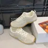 Tênis de treino alemães com sola grossa e blocos de cor para mulheres, novo modelo do início do outono de 2026, tênis esportivos casuais de malha respirável, sapatos femininos leves com sola macia