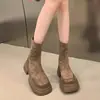 Botas Curtas de Solado Grosso para Mulheres 2026 Novo Outono Inicial Elásticas Slim Botas Estilo Britânico Retrô Botas Chelsea