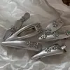 Accesorios únicos para el cabello para uso diario: Pinzas para el cabello de cuero plateado, pinzas para el cabello florales, versátiles y de alta gama, pasadores para flequillo estilo dulce y fresco