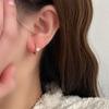 Pendientes pequeños y sencillos con hebilla de perla, diseño de nicho, pendientes de alta calidad para celebraciones en Internet, joyería de moda que combina con todo.