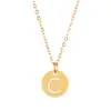 Venta caliente transfronteriza collar con letra de acero de titanio colgante redondo 26 mayúsculas en inglés collar de joyería pulida al por mayor