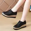 Zapatos de Cuero con Suela Gruesa para Mujer, Zapatos de Mamá, Zapatos de Plataforma Versátiles para Adelgazar de Venta Caliente Otoño e Invierno 2025, Zapatos Individuales Ligeros con Suela Suave que Aumentan la Altura