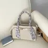 Bolso de mujer de alta gama transfronterizo, nuevo modelo 2026, bolso de hombro con estampado de cocodrilo, bolso cuadrado pequeño cruzado de moda y versátil de nicho