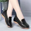 Zapatos individuales versátiles para enfermeras, zapatos blancos ligeros de suela gruesa, mocasines de trabajo de cuero para mujer, tacones de cuña, zapatos de una pieza para mujer