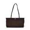 Bolso de axila casual nuevo otoño/invierno 2026, hecho de gamuza de piel de vaca de alta calidad, con un asa larga, en un estilo relajado, y diseñado como un bolso de hombro