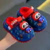 Pantuflas de algodón para niños, diseño lindo de panda, para niños y niñas, adecuadas para usar en interiores, afelpadas y cálidas, con suelas gruesas y características antideslizantes