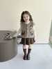 Vestido de menina, nova coleção outono/inverno 2026: colete estiloso de pele sintética infantil, suéter de manga longa e saia com forro de fleece - um conjunto de três peças