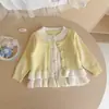 Cardigã de malha com borda de orelha de madeira para meninas, estilo coreano para primavera e outono, bloco de cores de bebê, emenda, casaco de lã, suéter infantil de duas peças falsas
