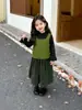 Conjunto de Tres Piezas para Niña: Chaleco de Punto, Camiseta Básica, Pantalones de Pierna Ancha - Nuevo Conjunto Casual Estilo Old Money para Niños Primavera/Otoño 2026