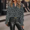 Camisa feminina estilo casual europeu e americano com estampa de leopardo, decote V, botões decorativos, corte solto, modelagem que afina, manga longa, fornecimento de camisa