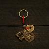 Llavero con colgante de cuerda roja doble de latón con la marca Lucky Zodiac para hombre y mujer, accesorio para bolso o estuche de llave de coche