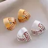 Pendientes Triangulares Retorcidos con Textura de Goteo de Aceite Europeos y Americanos para Mujer, Diseño de Lujo Accesible, Pendientes de Gama Alta, Elegantes y Versátiles