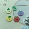 Tomatezinho fofo desenho animado quatro olhos spray de tinta botões de plástico roupas infantis DIY feito à mão acessórios de cor