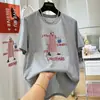 Camiseta Gris Estampada de Personaje de Dibujos Animados de Peso Pesado para Mujer, Estilo Coreano Elegante, Rejuvenecedora, Versátil, Adelgazante, Cuello Redondo, Algodón Puro, Manga Corta, Verano